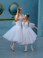 070728201247_two_ballet_dancers_in_white_dress