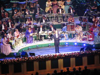 andre rieu thanking the audience 